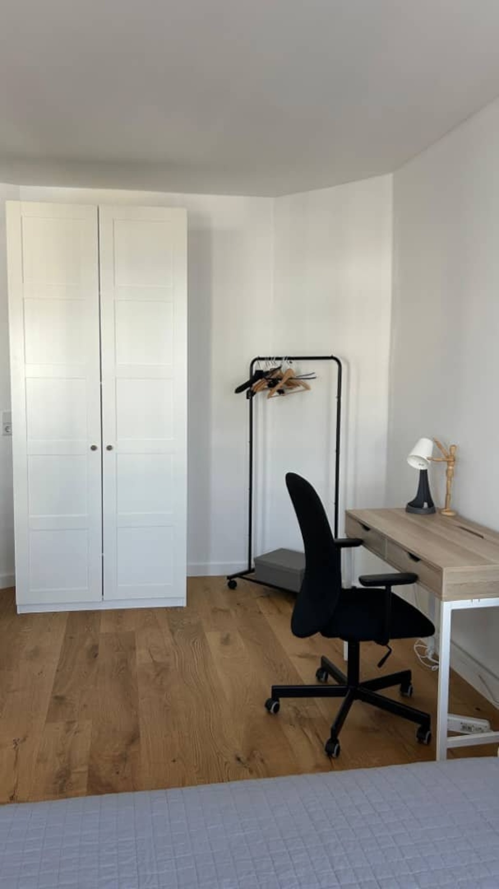 Erste Wohnung nach hochwertiger Sanierung verfügbar. Modernes, helles und komplett möbliertes Einzimmerapartment in einem der schönsten sanierten historischen Gebäude Leipzigs, Rosa-Luxemburg-Straße 48, 04315 Leipzig-Ost. – Rosa-Luxemburg-Straße 48, 4315 Leipzig Zentrum-Ost – Vorschaubild 5