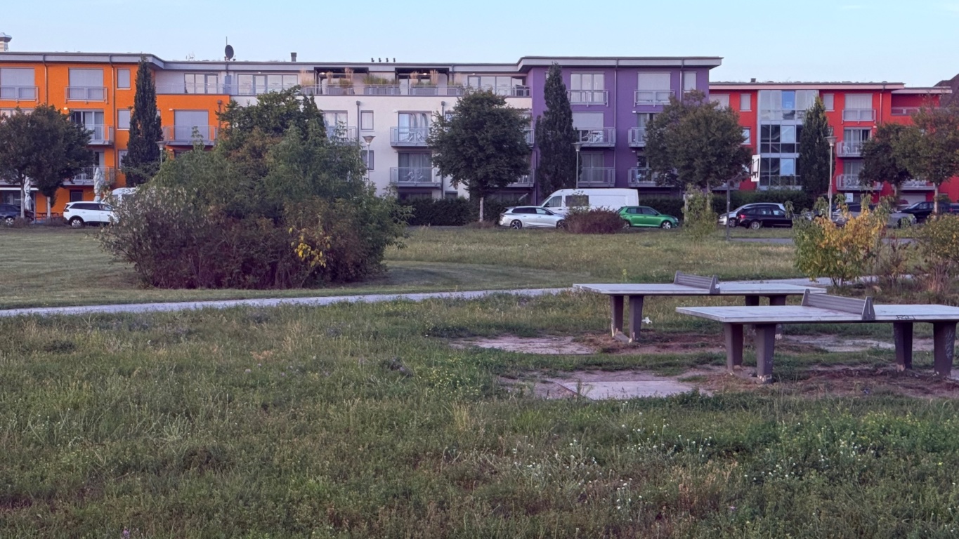 WG-Zimmer Adlershof Newtonstraße 11 - Tischtennisplatten 5 min