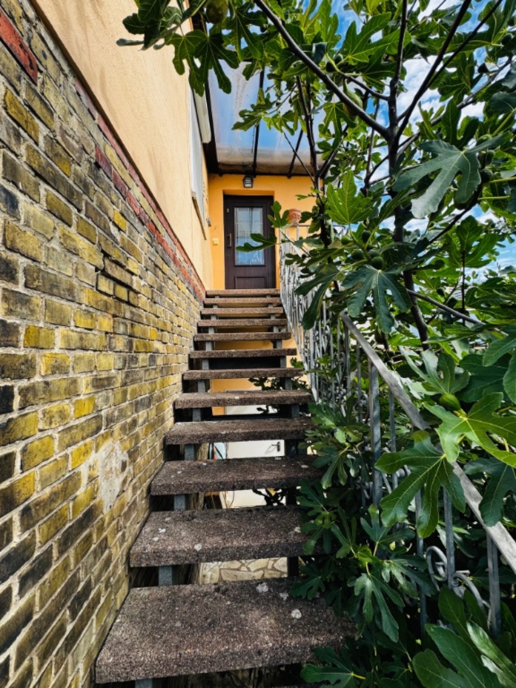 WG-Zimmer Friedrichsfelde Marzahner Chaussee 204 - Eingang zum Obergeschoss
