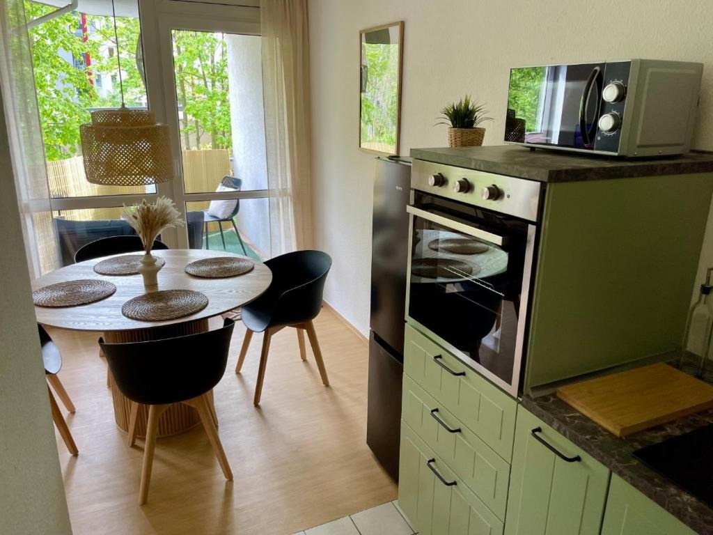 MD SFO | Suite First Option – möblierte 2 ZKB zentral – Balkon & Parkplatz wartet löffelfertig auf Sie! Ab 1.9 - befristet 6 bis 12 M - sofort einziehen! – Liebermannstraße 8, 39108 Magdeburg Stadtfeld Ost – Vorschaubild 9