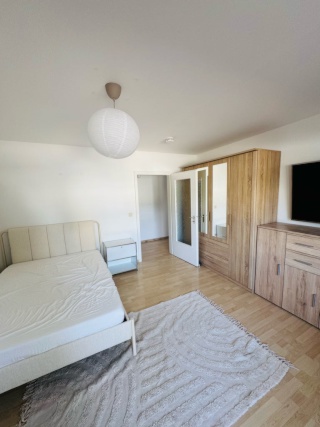 Anzeigenbild: 🏡 Möblierte 1-Zimmer Küche Bad in Karlsruhe Zentrum – Balkon, Design-Möbel, sofort frei 🏡