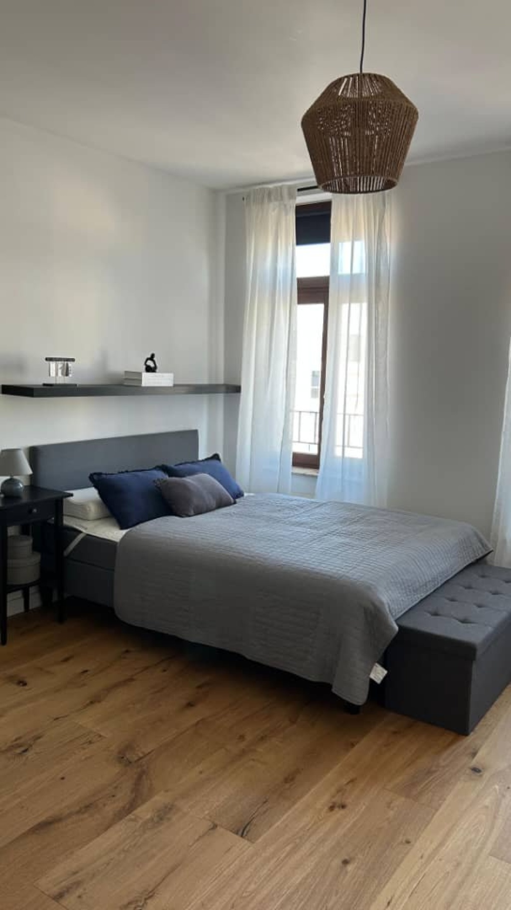 Erste Wohnung nach hochwertiger Sanierung verfügbar. Modernes, helles und komplett möbliertes Einzimmerapartment in einem der schönsten sanierten historischen Gebäude Leipzigs, Rosa-Luxemburg-Straße 48, 04315 Leipzig-Ost.