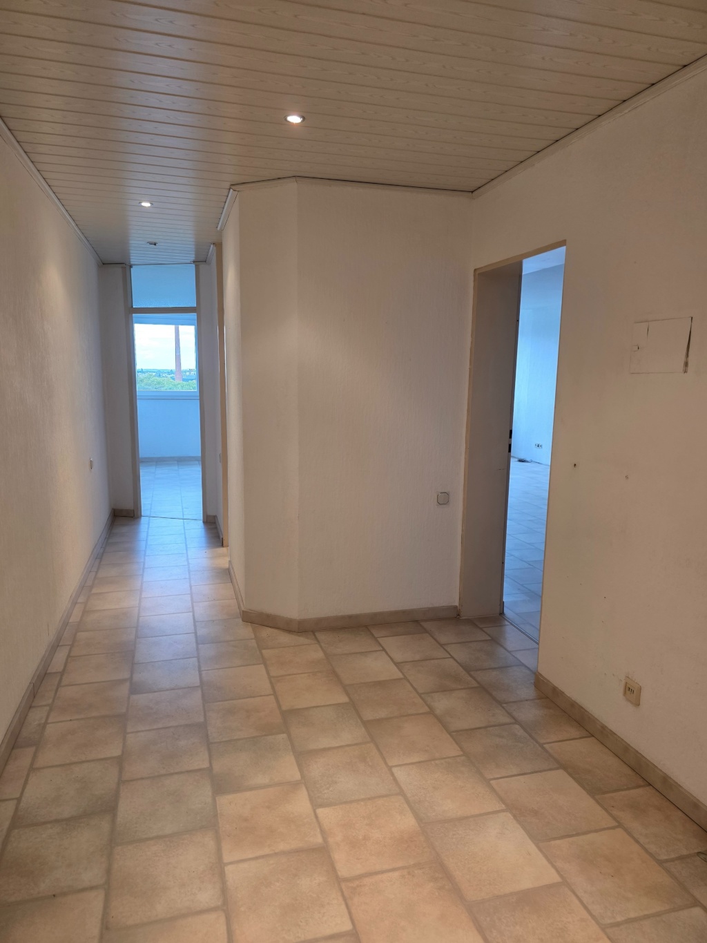 Großzügige WG-Wohnung in Rüttenscheid – ca. 100 m2, Loggia, Weitblick, U-Bahn vor der Tür – Katharinenstraße 6, 45131 Essen Rüttenscheid – Vorschaubild 4