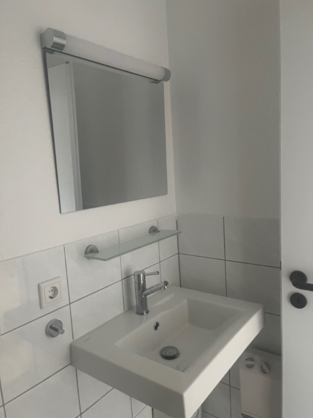 Apartamento Innenstadt Mühlenstr. 26 - Waschbecken mit Spiegel & Ablage