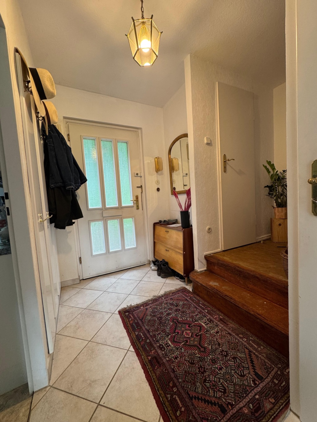 Schönes Zuhause mit Garten, Kamin & Balkon zur Zwischenmiete in Frankfurt-Dornbusch – 60320 Frankfurt am Main Dornbusch – Vorschaubild 10