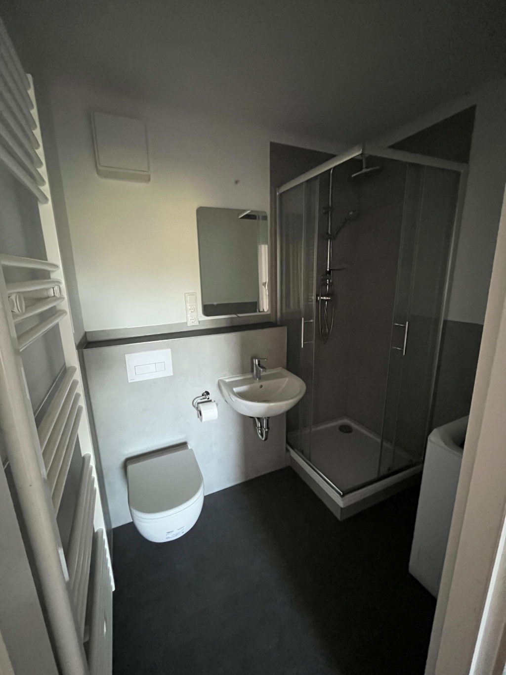 Sanierte 3-Zimmer-Wohnung mit Balkon, Einbauküche, Waschmaschine / Renovated 3-room apartment with balcony, fitted kitchen, and washing machine – Milchweg 4, 39128 Magdeburg Neustädter Feld – Vorschaubild 8
