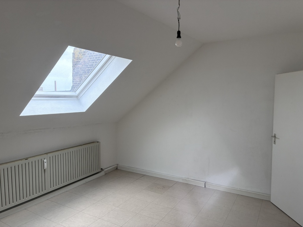 Helle Dachgeschosswohnung im denkmalgeschützten Altbau - Berliner Straße