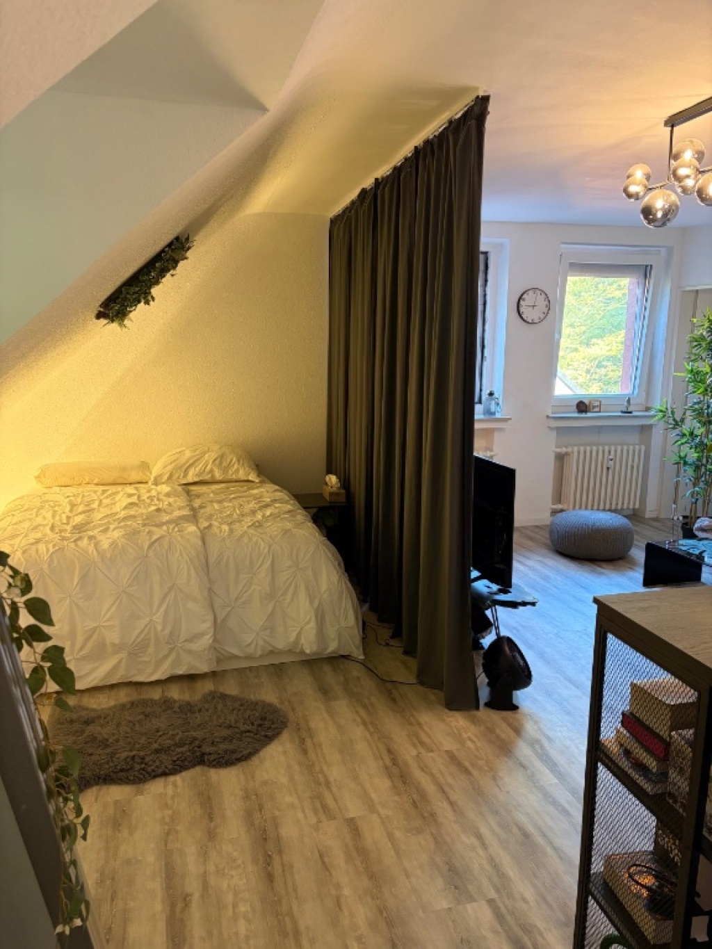 Befristete Untermiete: 2-Zimmer Wohnung möbliert, in ruhiger Lage – Diepenbeekallee, 50858 Köln Weiden – Vorschaubild 2