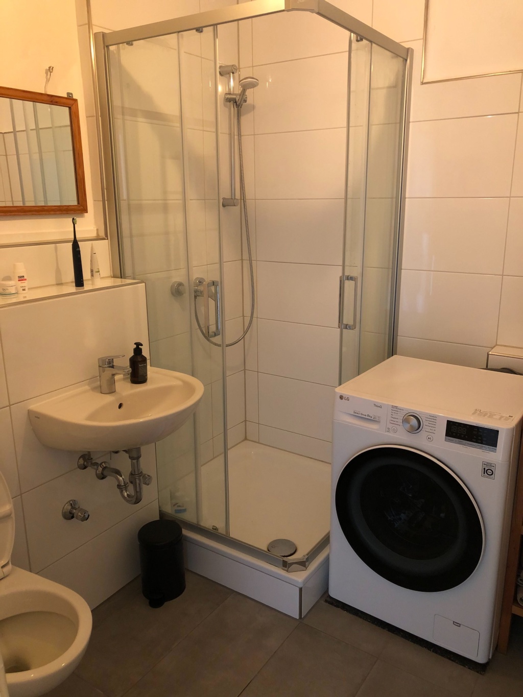 Helle 2-Zimmer-Wohnung mit Balkon in Köln-Ehrenfeld zur Zwischenmiete (30.09.–20.12.) – Vogelsanger Straße, 50823 Köln Ehrenfeld – Vorschaubild 8