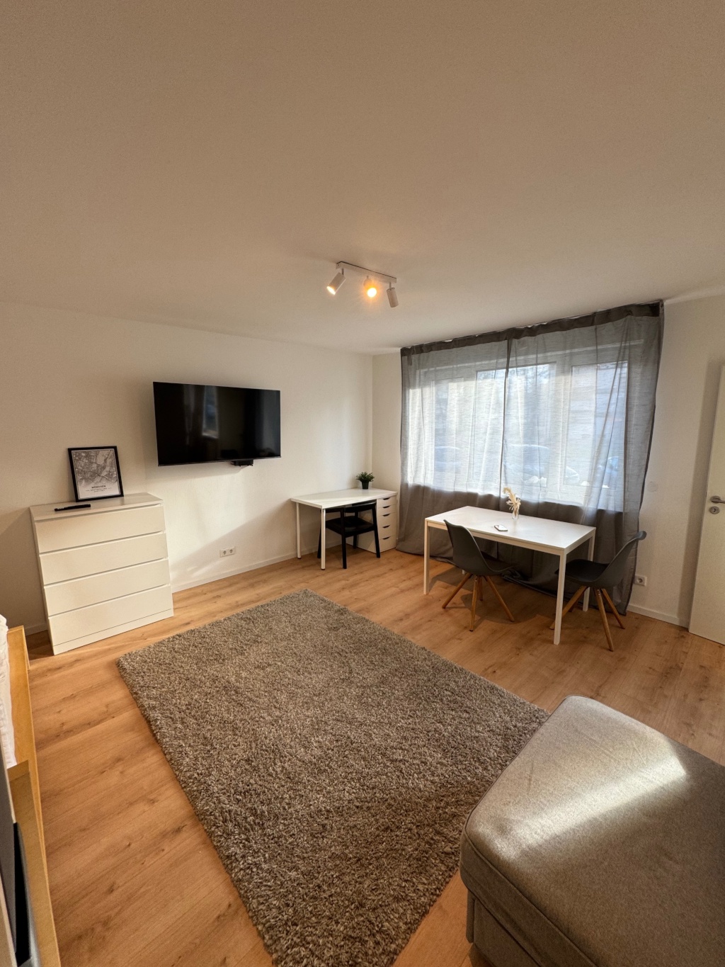 Flatshare Sendling-Westpark Neufriedenheimerstr 67A - Zimmer mit Smart TV