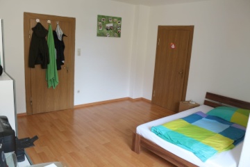 Anzeigenbild: Helles, zentral gelegenes 18 qm-Zimmer in 3er-WG