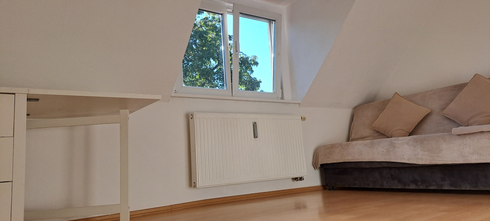 2 Zimmer Dachgeschoss Wohnung in München Laim/Hadern ab sofort tel.:+4917646160325 nur Anrufe