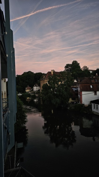 Imagen del anuncio: Nur Untermiete von Oktober bis März: Sonniges Einzelzimmer mit Balkon im 2.Stock in super zentralem idyllischem Hain Viertel (NUR FÜR STUDENTEN DER UNI BAMBERG)