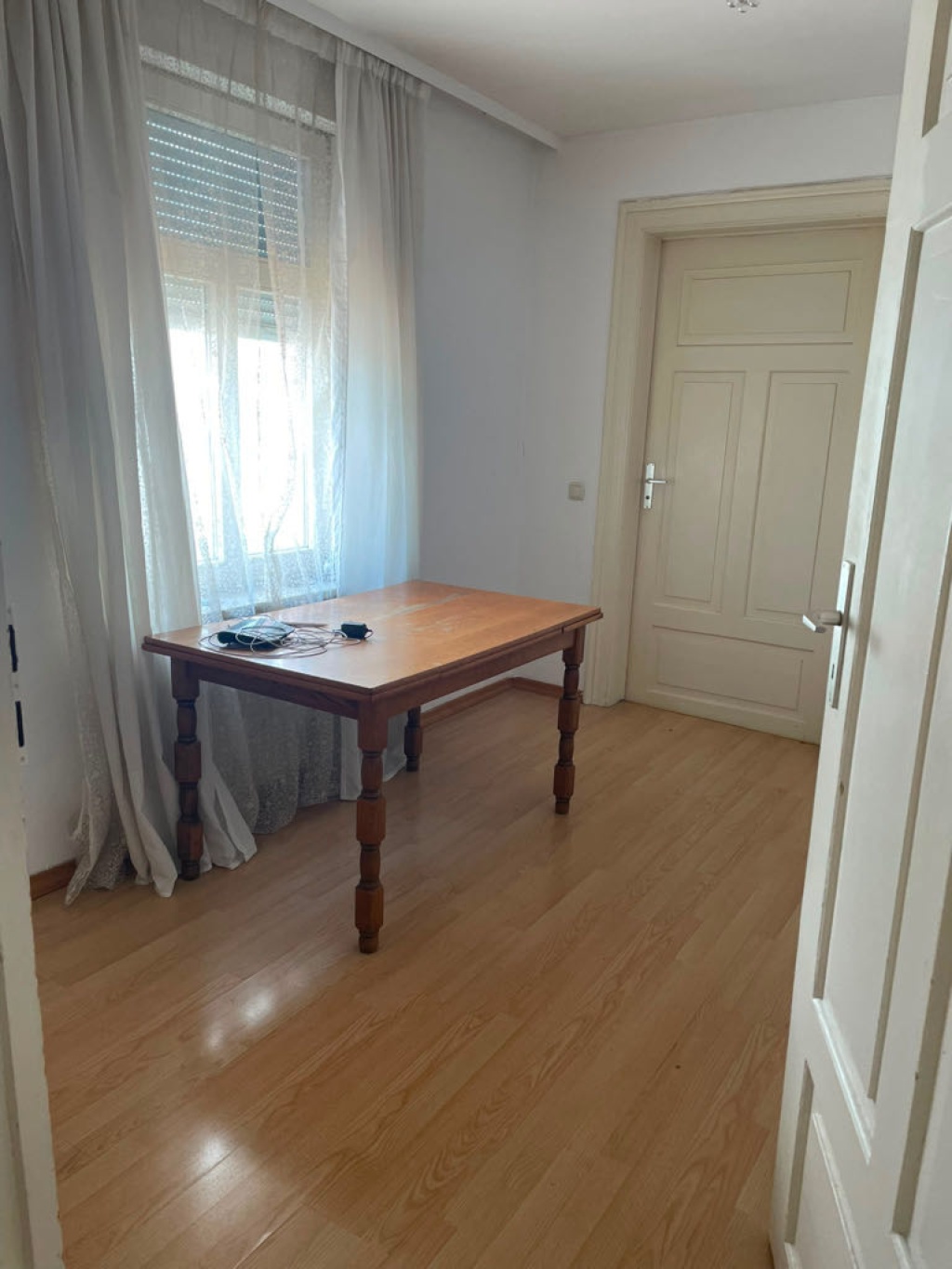 Apartamento Zentrum Graflinger Straße 2 - Durchgangszimmer zum Bad