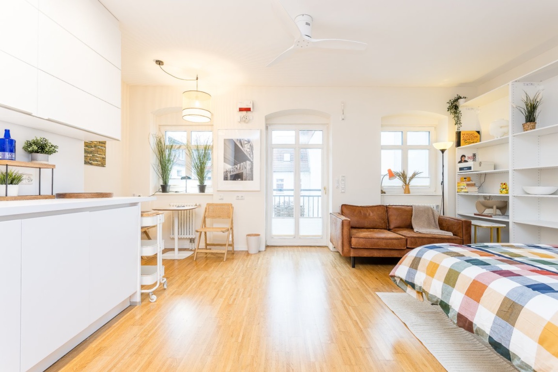 Fully Furnished Studio with Balcony – Ideal for Mid-Term Stays – Kopenhagener Str. 67, 10437 Berlin Prenzlauer Berg – Vorschaubild 3