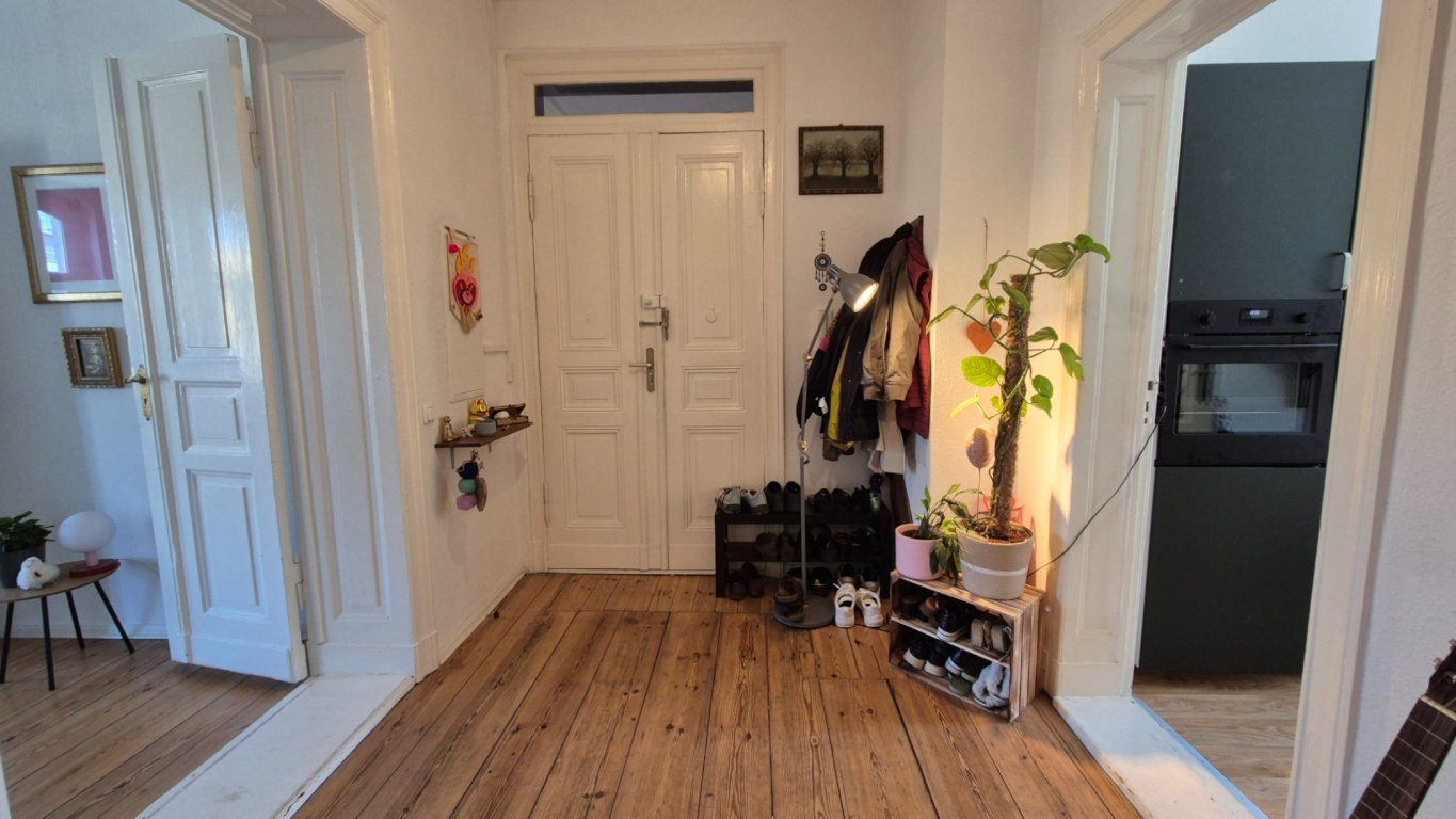 Flat Moabit Bikenstrasse 56 - Entrance Hallway
