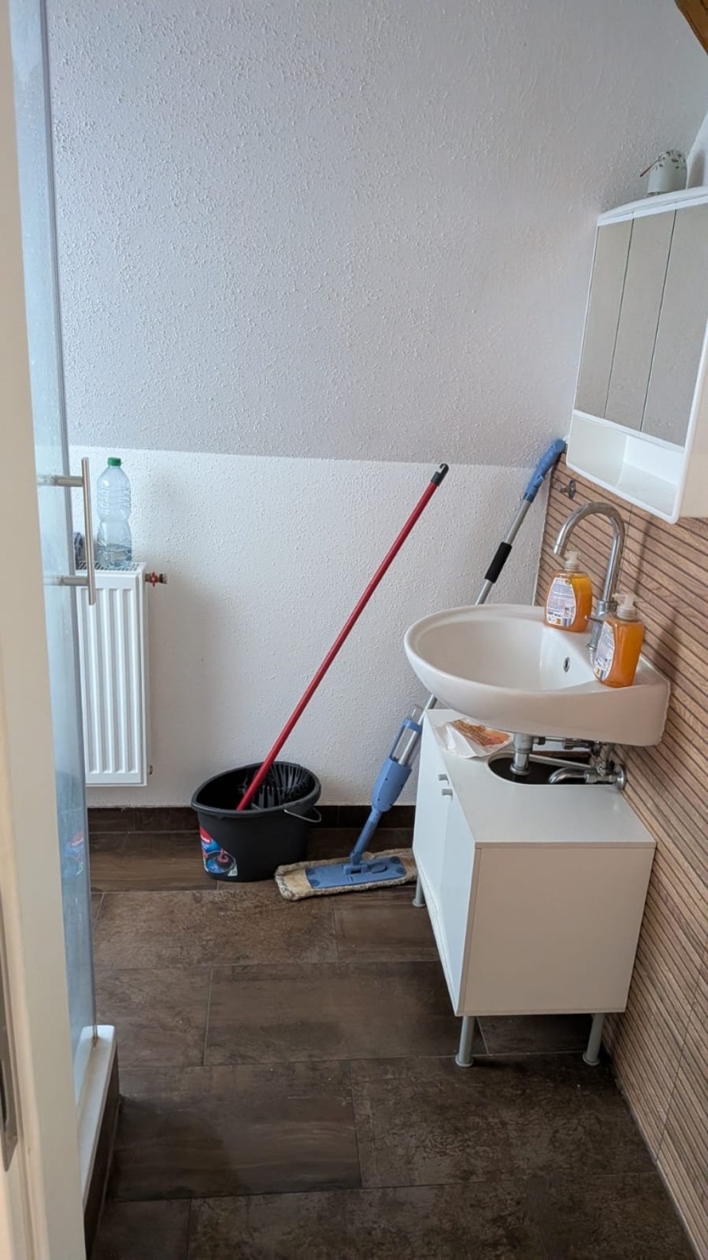 Flat Klein linden Wetzlarer Straße 6 - Basin