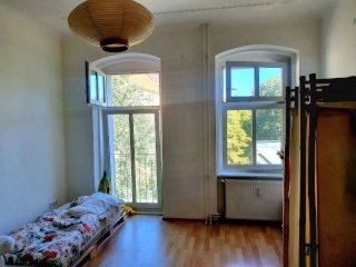 Schöne, helle Altbauwohnung zur Untermiete Prenzlauer Berg/ Beautiful Bright Flat for Sublet in Prenzlauer Berg — photo 1