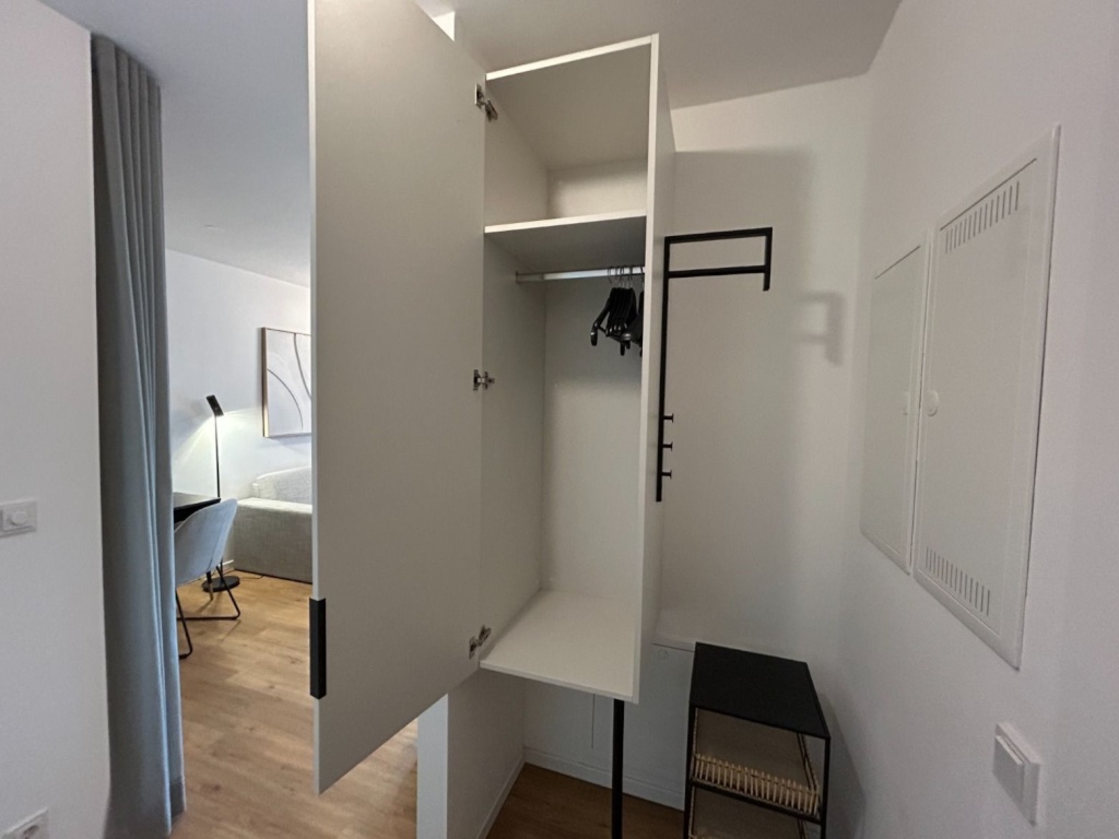 1-Zimmer-Wohnung Berlin Biedenkopfer Straße 54 - Garderobe im Flur