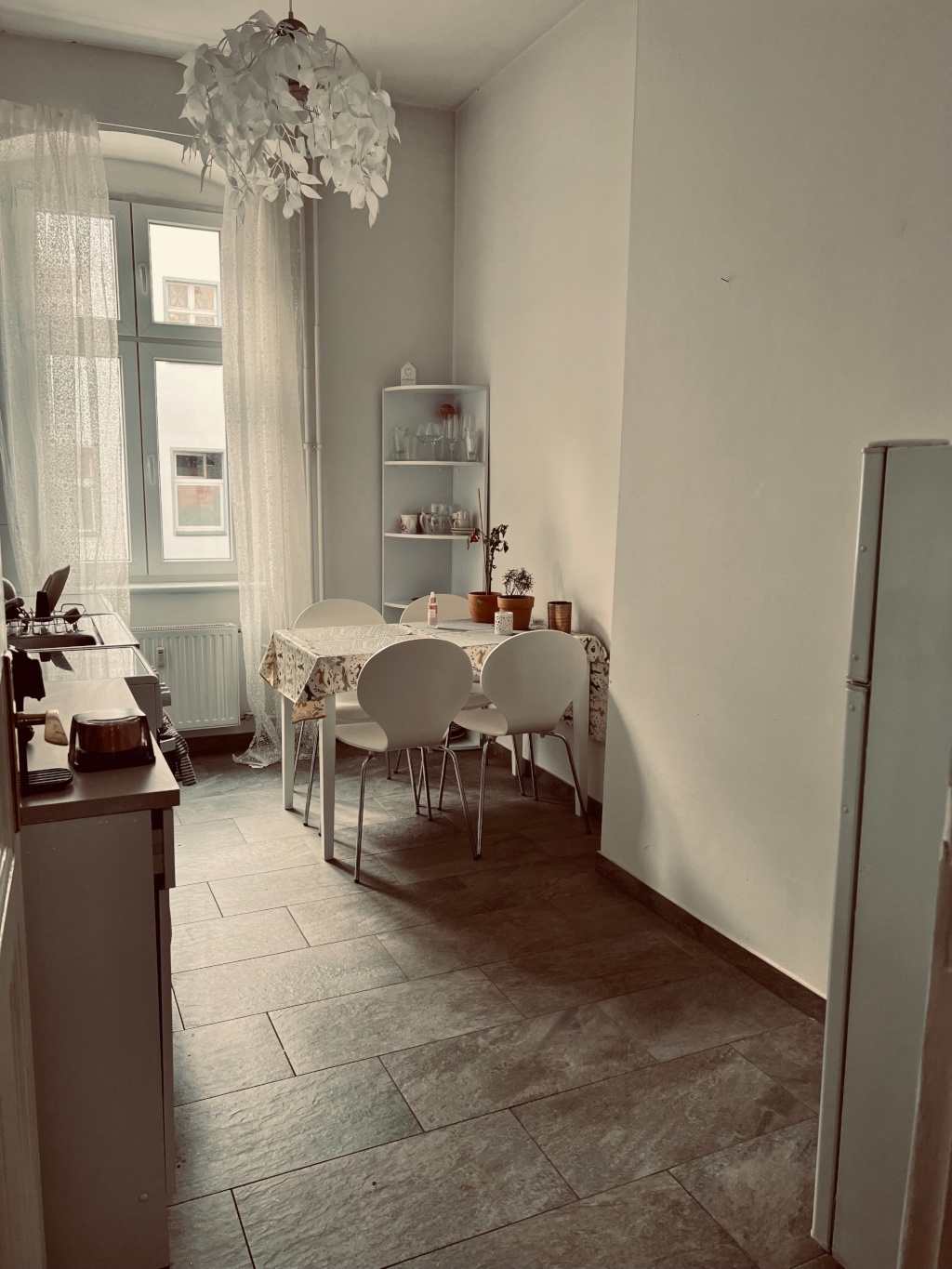 Wunderschöne möblierte 2-Zimmer-Altbauwohnung im Weserkiez – Weserstraße, 12045 Berlin Neukölln – Vorschaubild 3
