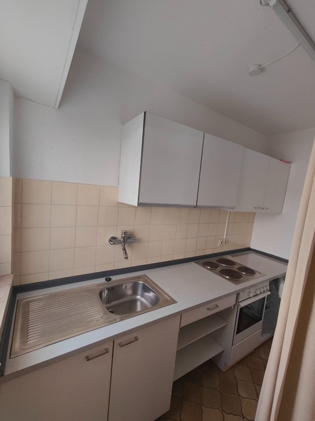 1-Zimmer-Wohnung hell mit Küche in bester Lage nah am Poppeldorfer Schloss – Lotharstraße 44, 53115 Bonn Kessenich – Vorschaubild 3
