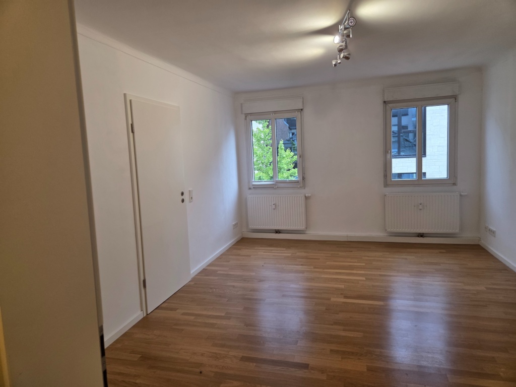 Habitación en WG Mitte Calwer Straße - Dein Zimmer Fensterfront