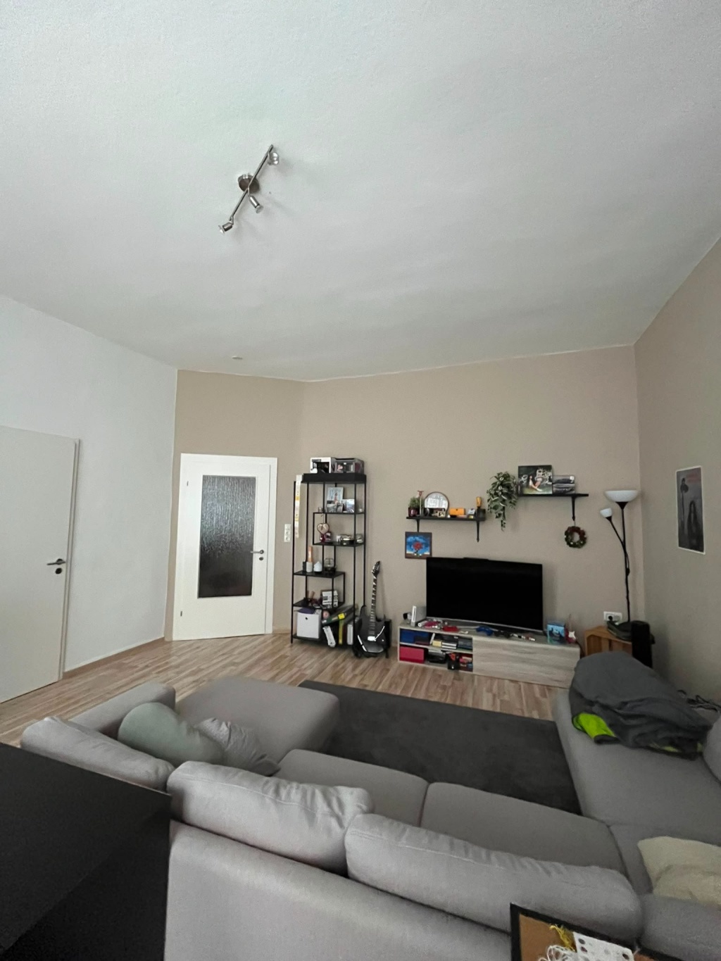 2 - Zimmer Wohnung ab 01.10.26, vorzugsweise an Studentenpaar – Augustastr., 31141 Hildesheim Ost – Vorschaubild 2