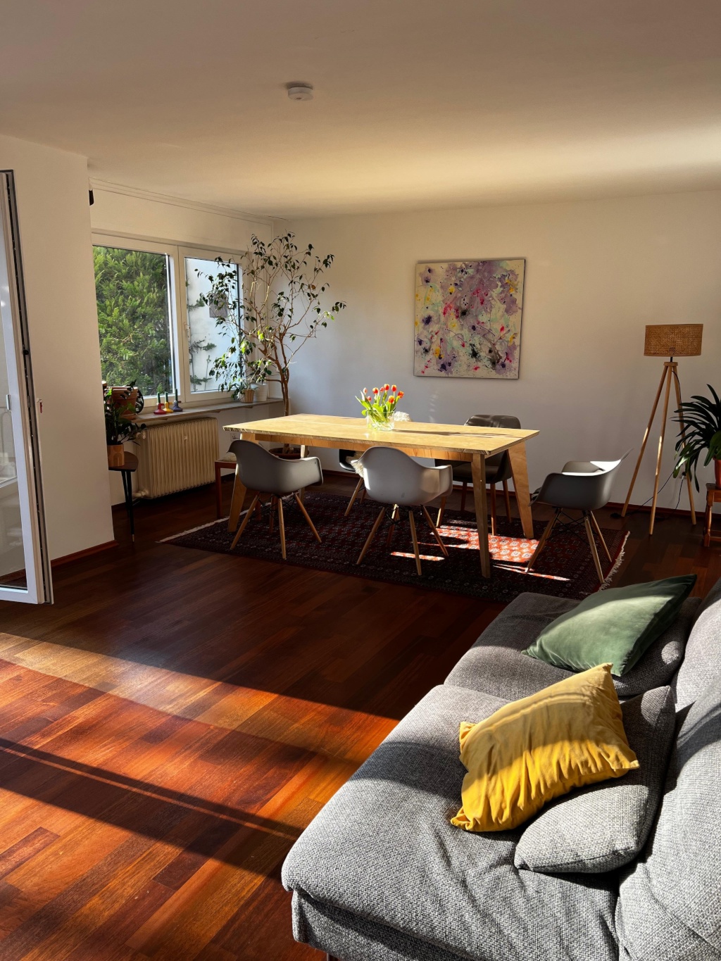 Schönes Zuhause mit Garten, Kamin & Balkon zur Zwischenmiete in Frankfurt-Dornbusch – 60320 Frankfurt am Main Dornbusch – Vorschaubild 2