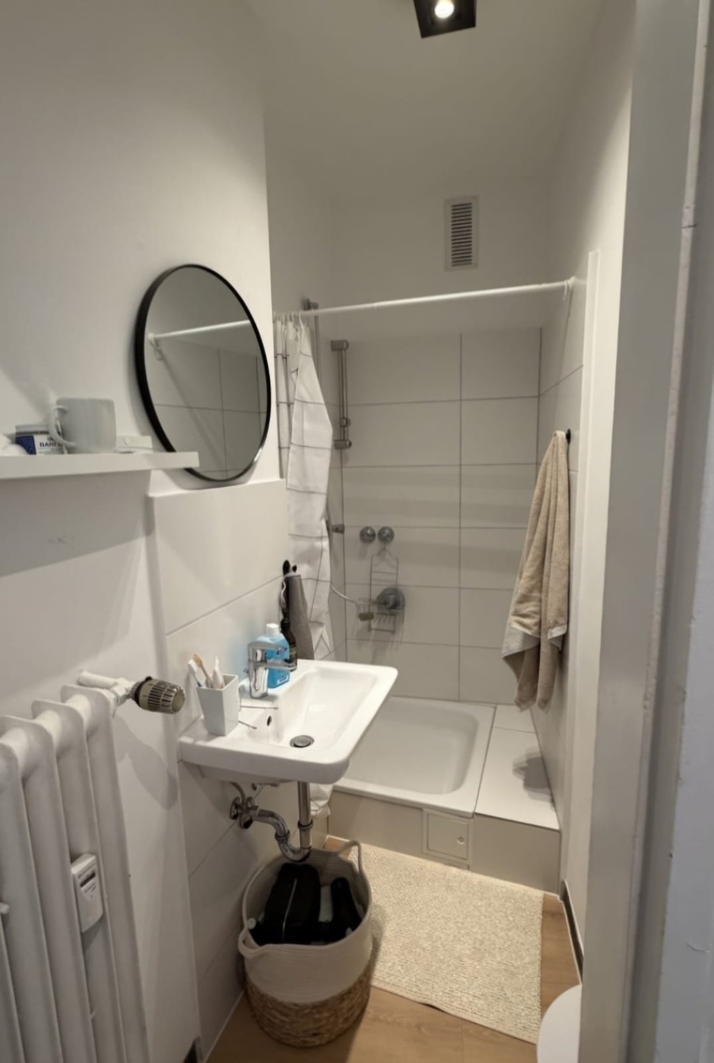 Balkon + Garten: Möblierte und frisch renovierte 1 Zimmer-Wohnung in der Innenstadt – Steinstr, 50676 Köln Altstadt-Süd – Vorschaubild 8