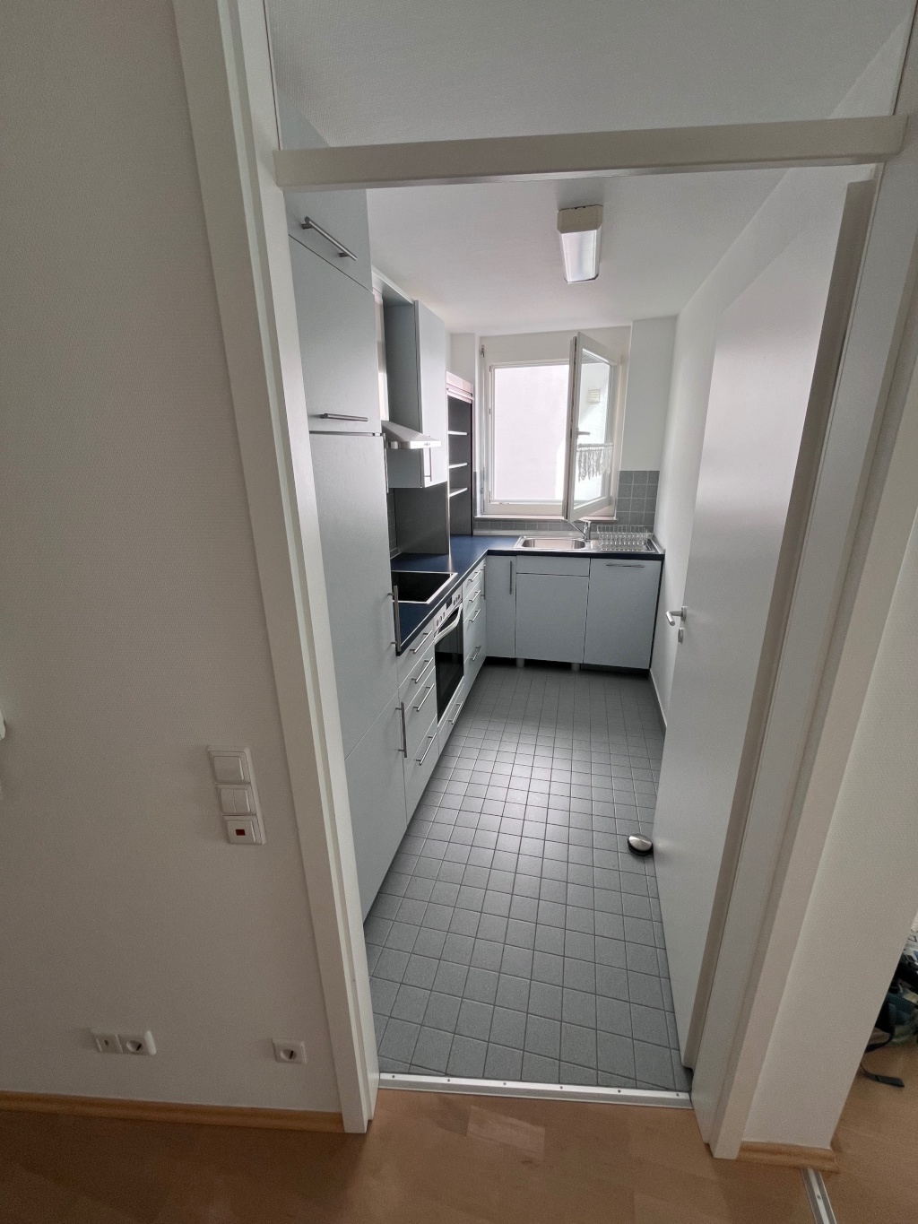 Helle 2-Zimmerwohnung (59qm) in der Südstadt mit großem Südbalkon – Christophstraße, 72072 Tübingen Südstadt – Vorschaubild 6