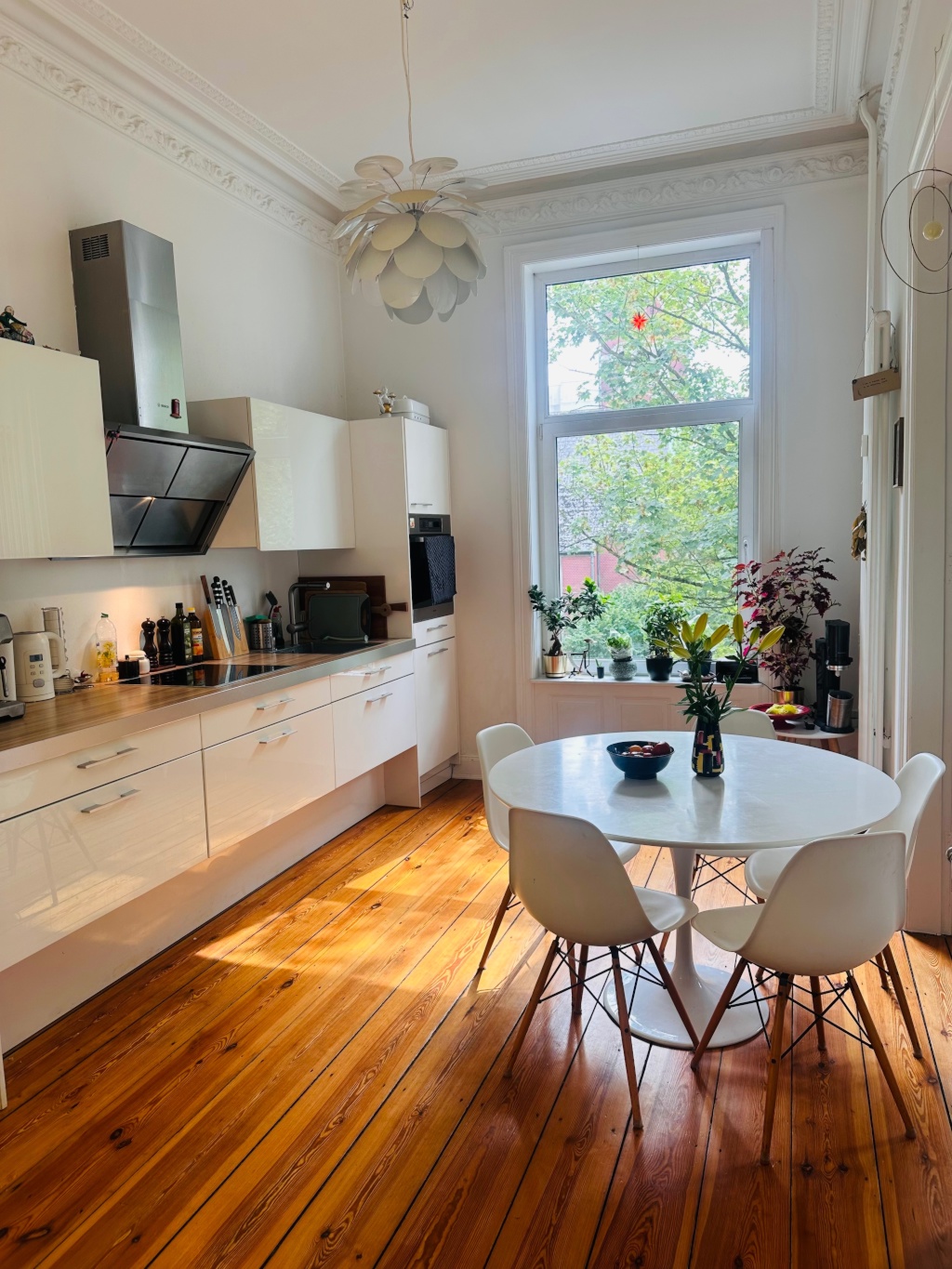Untervermietung in Hamburg-Eimsbüttel | 15.09. – 27.10. Ca. 100 m2 Altbauwohnung · 4,5 Zimmer · 2 Balkone · 2. Stock