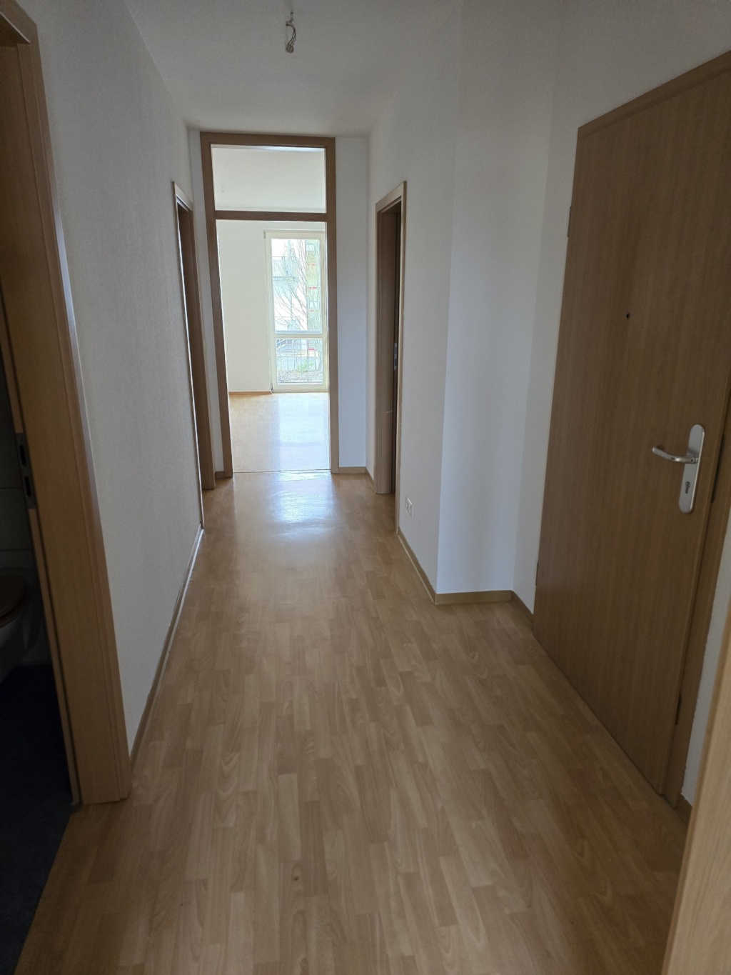 geräumige 2 Raum Wohnung mit Balkon und Parkplatz – Karl-Marx-Platz 3a, 17489 Greifswald Greifswald – Vorschaubild 3
