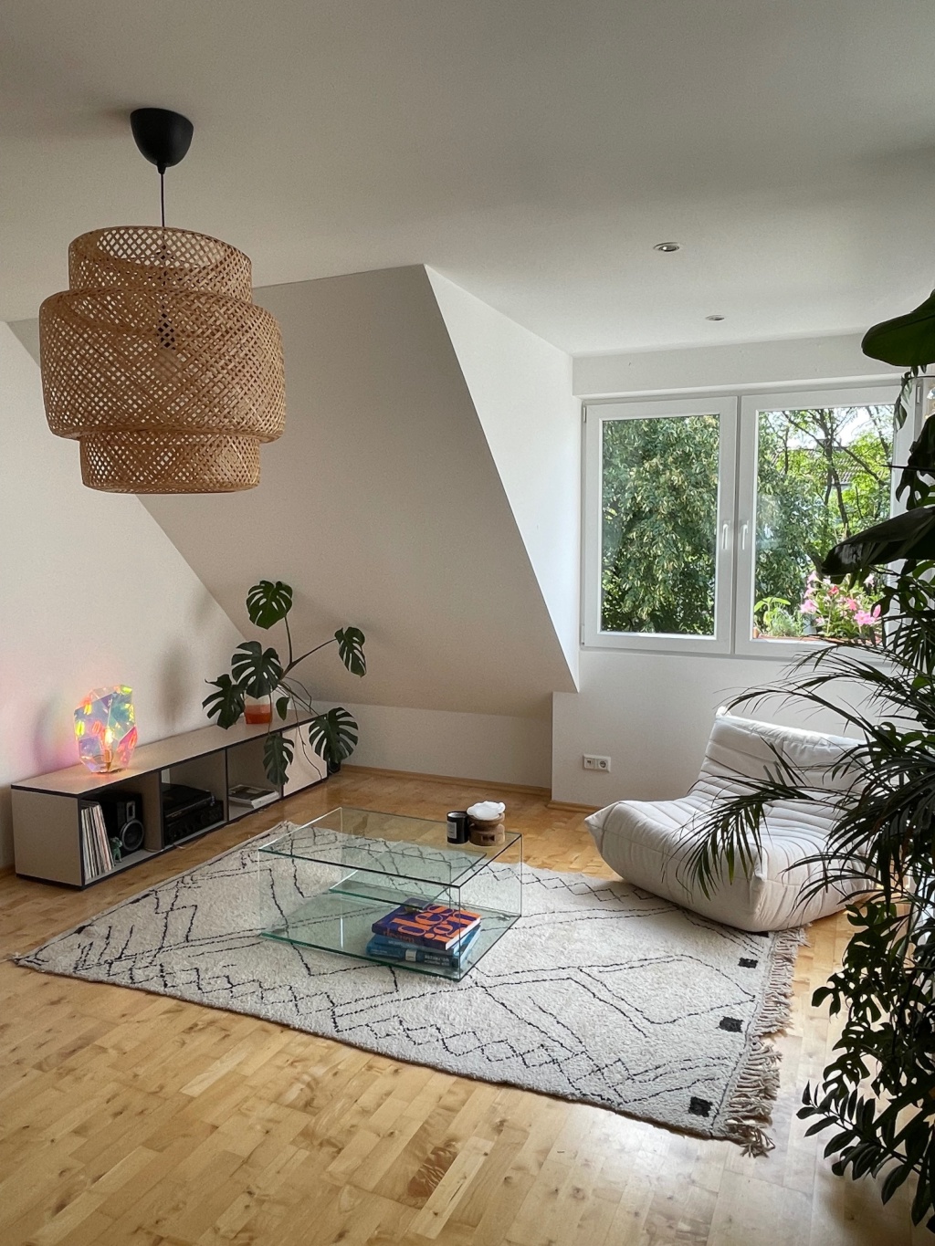 Helle möblierte Maisonette mit Balkon und Blick ins grüne im Severinsviertel