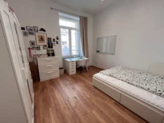Anzeigenbild: helles, neu saniertes WG Zimmer in bester Lage