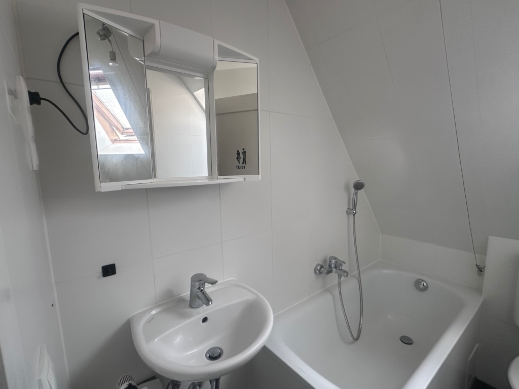 2 - Zimmer Dachgeschoss Wohnung