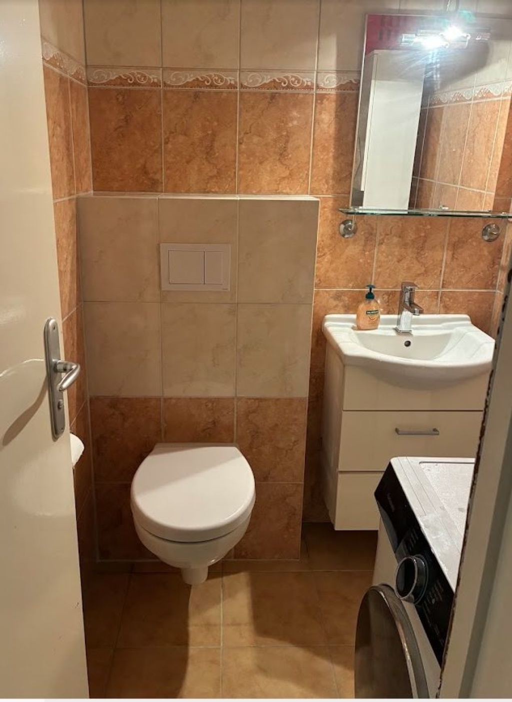 19,9 m2 möbliertes Zimmer in 4er-WG mit Balkon - All Inclusive – Londoner Ring, 67069 Ludwigshafen am Rhein Edigheim – Vorschaubild 6