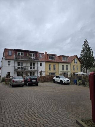 Anzeigenbild: geräumige 2 Raum Wohnung mit Balkon und Parkplatz