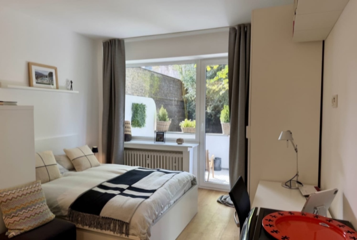 Balkon + Garten: Möblierte und frisch renovierte 1 Zimmer-Wohnung in der Innenstadt – Steinstr, 50676 Köln Altstadt-Süd – Vorschaubild 2