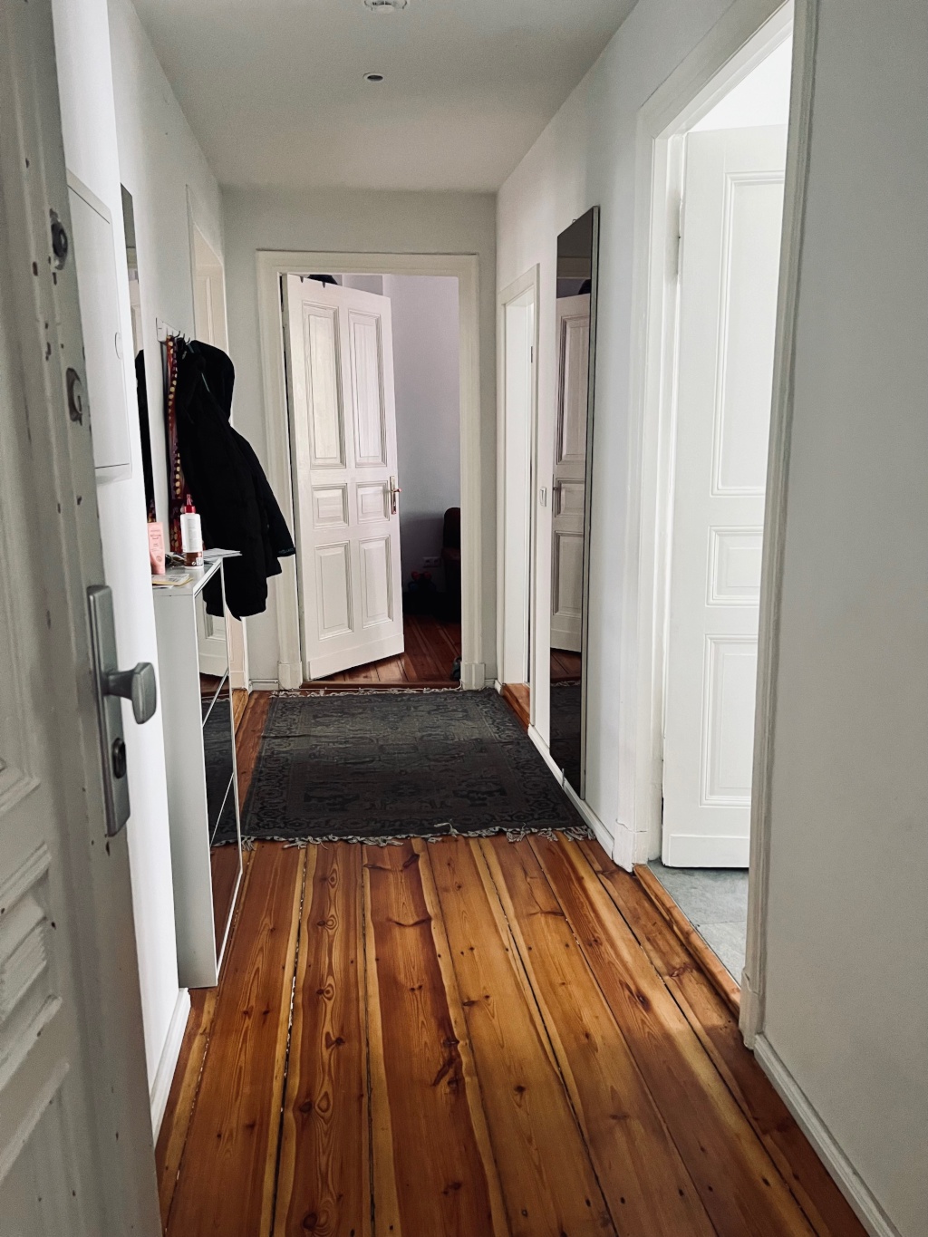 Wunderschöne möblierte 2-Zimmer-Altbauwohnung im Weserkiez – Weserstraße, 12045 Berlin Neukölln – Vorschaubild 4