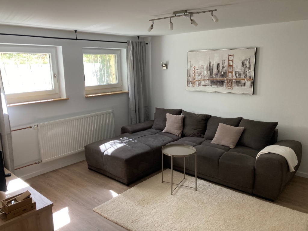 Biete voll möblierte 2-Zimmer Souterrain Wohnung