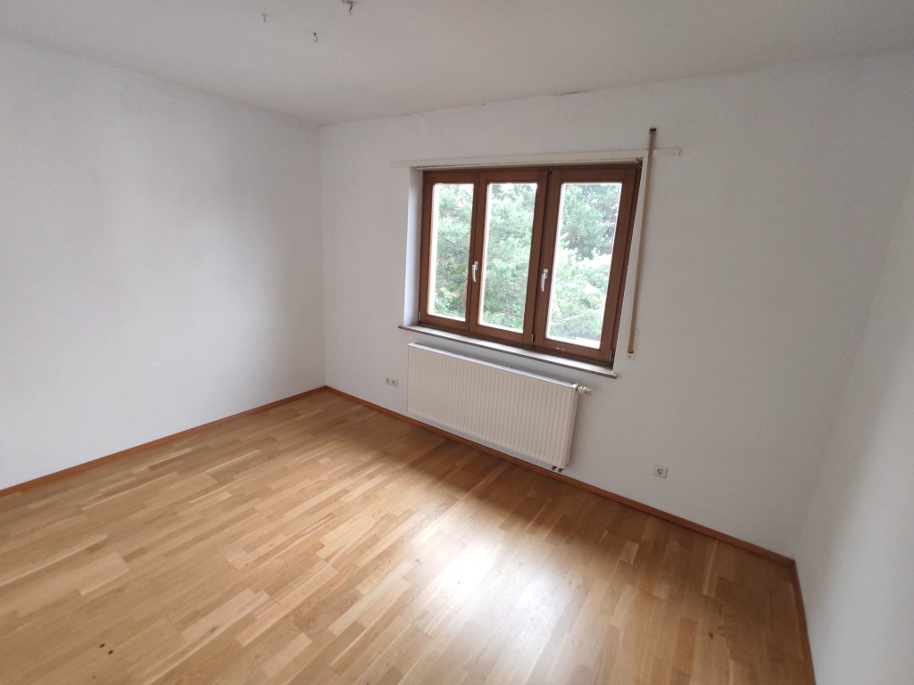 Freundliche und helle 3-Zi-Wohnung in Bad Cannstatt – Saarstr, 70374 Stuttgart Bad Cannstatt – Vorschaubild 2