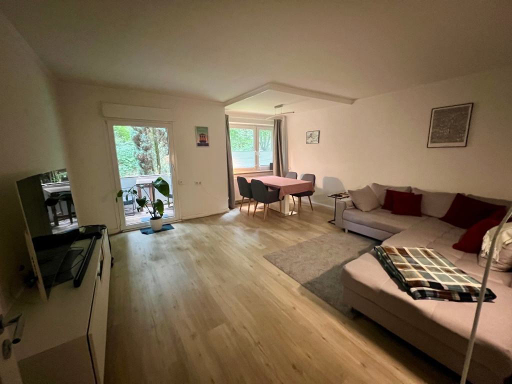 Flat Barmbek-Nord Genslerstraße - Wohnzimmer inkl. Balkon