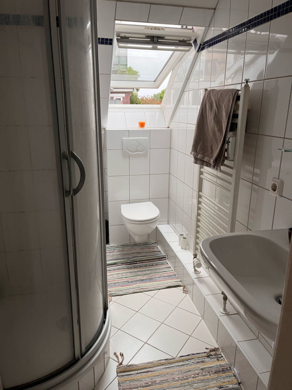 Flat Winterhude Lattenkamp - Bad mit Dusche und Waschmaschine