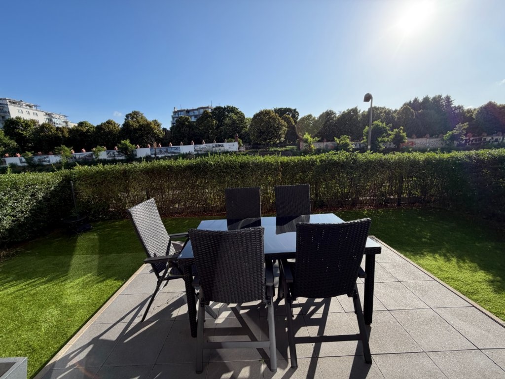 Hochwertig möblierte 2-Zimmer-Wohnung mit Garten und Wasserblick in der Europacity