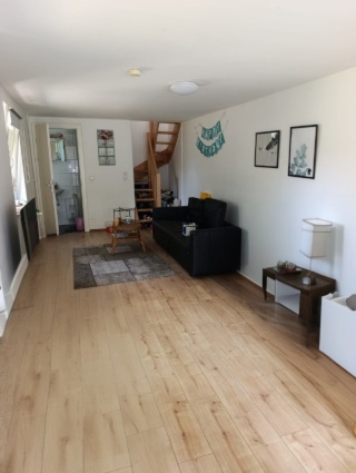 Charmante Haushälfte mit 2 Etagen, Balkon, Küche & Bad – ideal für ein Paar — photo 1