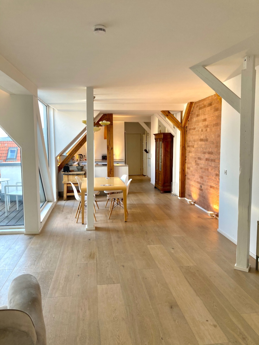 ☀️ Möbliert - Ruhige 3-Zimmer-Dachgeschosswohnung mit Dachterrasse mitten in Friedrichshain