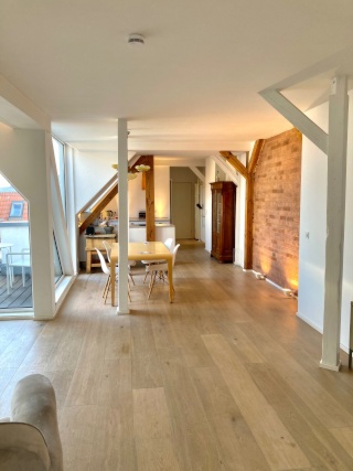 ☀️ Möbliert - Ruhige 3-Zimmer-Dachgeschosswohnung  mit Dachterrasse mitten in Friedrichshain — photo 1