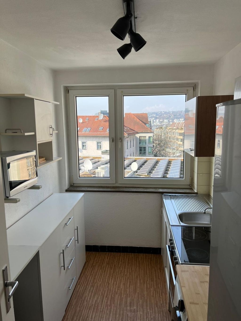 Gemütliches Zimmer mit Balkon in Stuttgart-Mitte – Charlottenstraße, 70182 Stuttgart Mitte – Vorschaubild 8