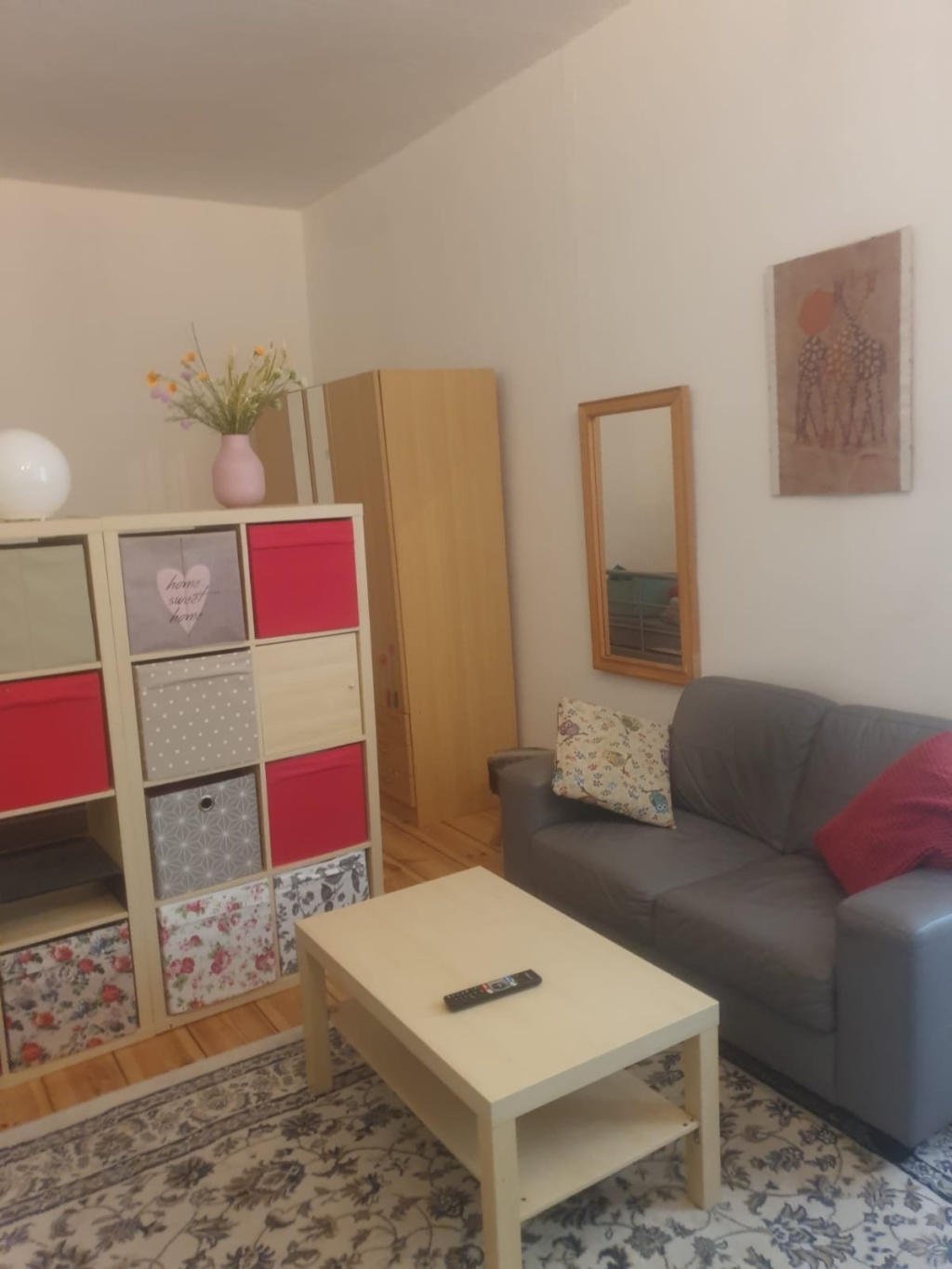 1-Zimmer-Wohnung Wedding Brüsseler Straße 39 - Wohnzimmer mit Couch
