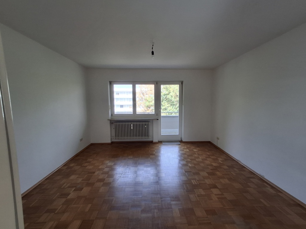 WG-Zimmer Trudering-Riem Von-Heydebreck-Straße - Available Room #3 incl Balcony access - refurbishing and furnishing finished by 15/09
